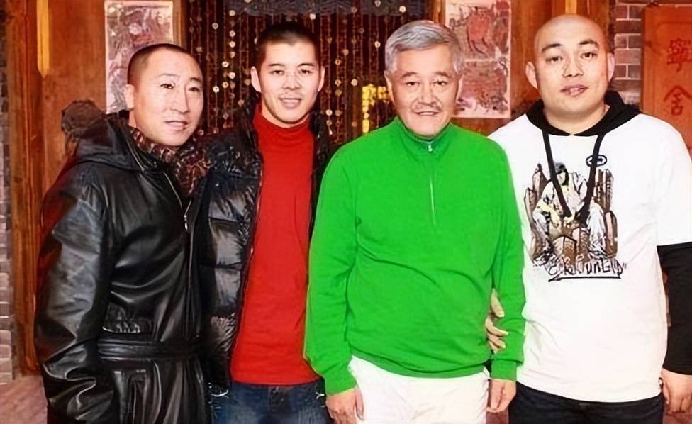 之后,张玉娇多次在直播间公然喊话赵本山,称自己"就要做逆徒了,第一个