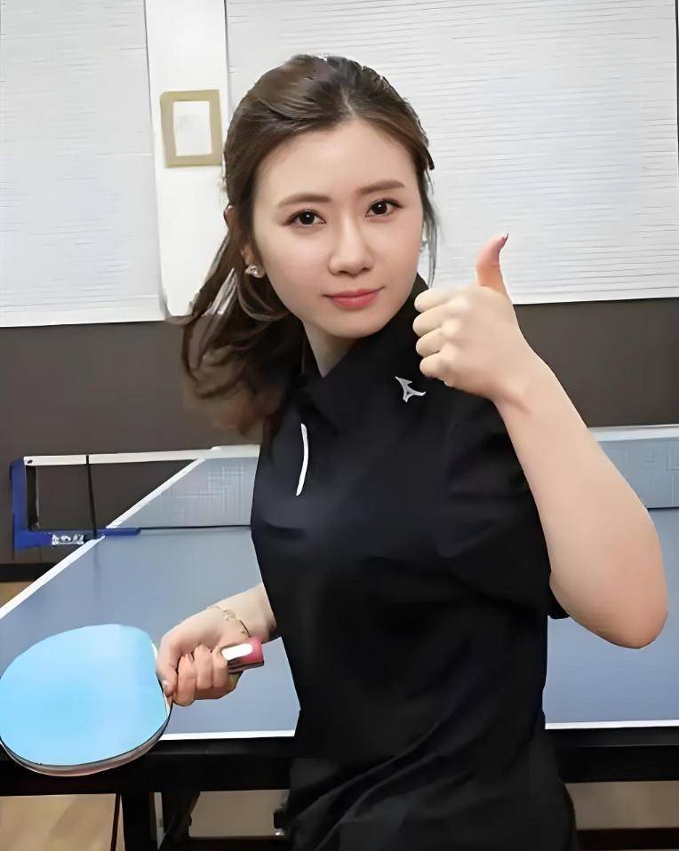 加上翻译也是外国人,蹩脚的中国话让福原爱也听得抓耳挠腮,属实搞笑