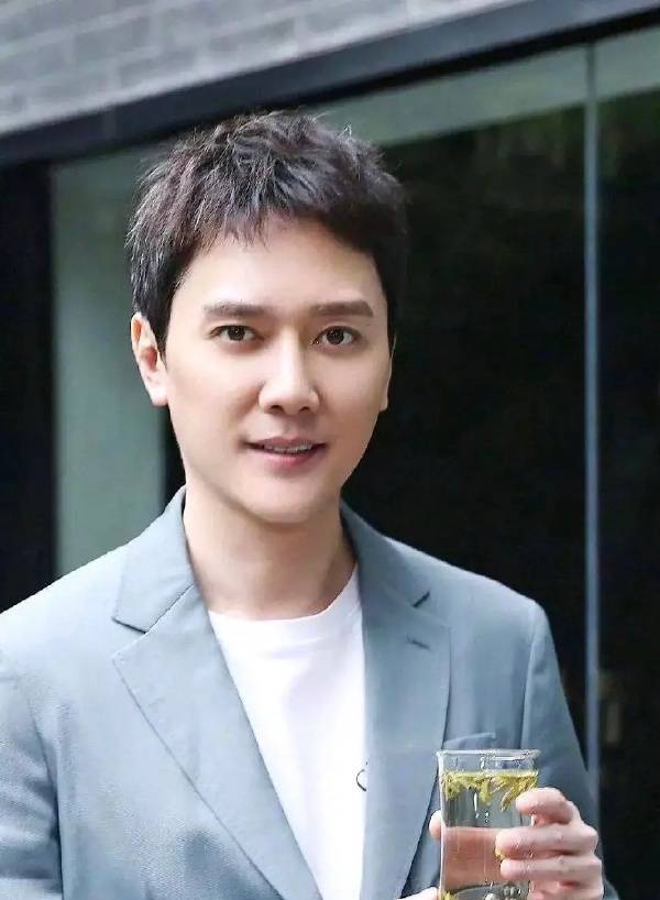 的恋情也是算是国民cp了吧,从以前的冯绍峰的微博上来看他文中的表述