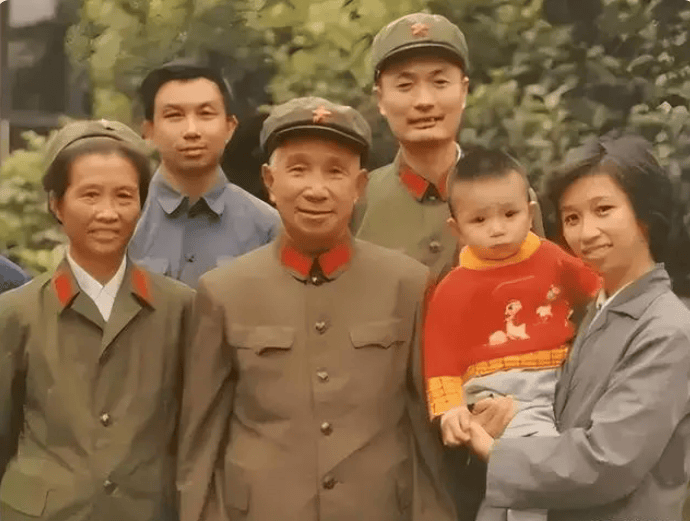 陈毅元帅孙子,粟裕将军外孙陈正国,唯一身具陈粟两家血脉的人