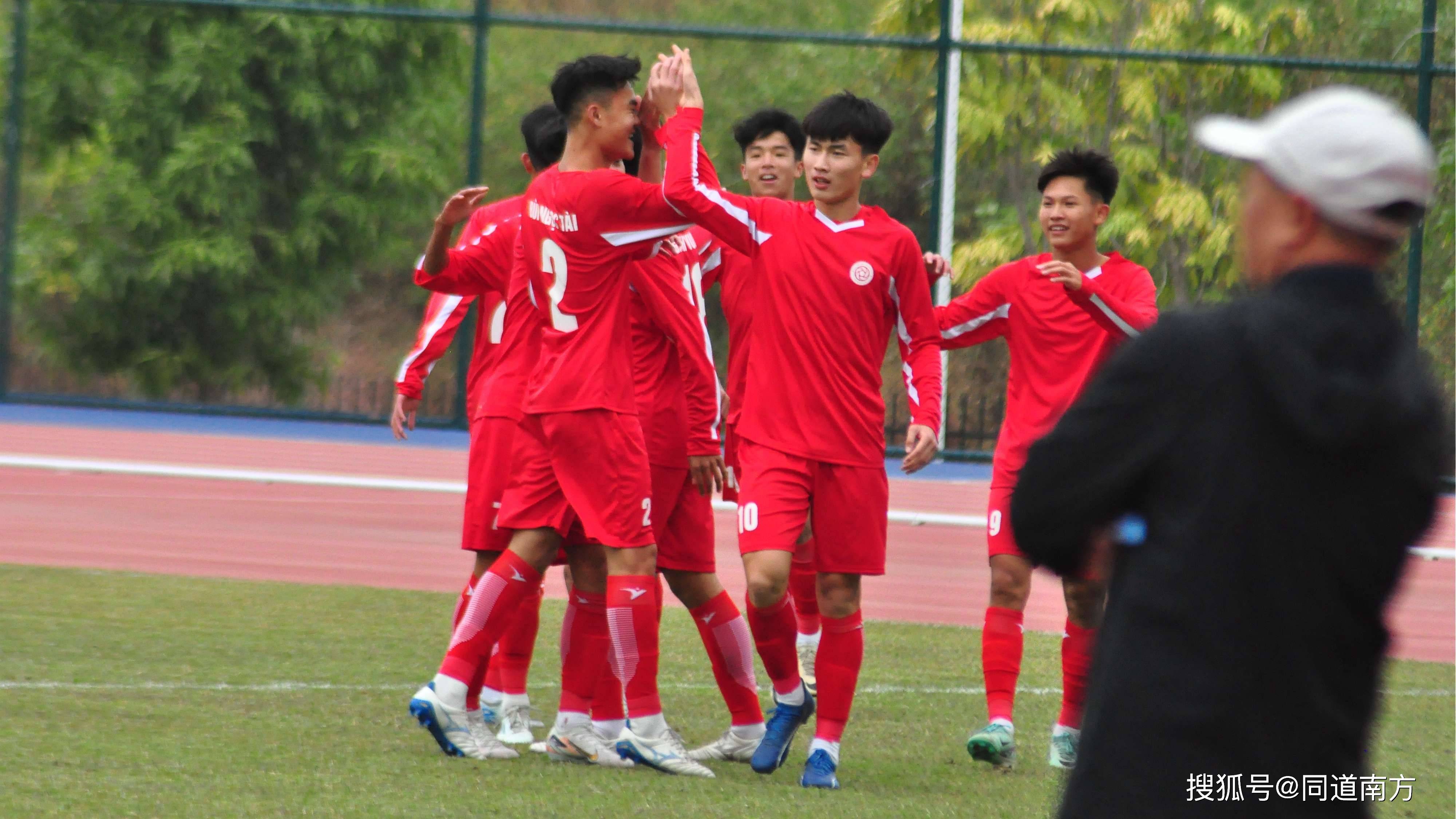 越南电信强势夺冠,越南国字号球员囊括最佳球员