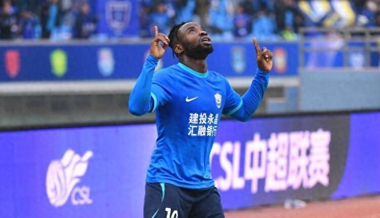 2大归化球员正在路上！国足冲击2026世界杯，中前场强援呼之欲出