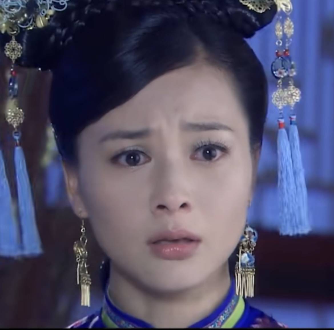 最早跟同校友的徐麒雯拍拖,在冯绍峰成名作《宫》里演过金枝,眼睛如杏