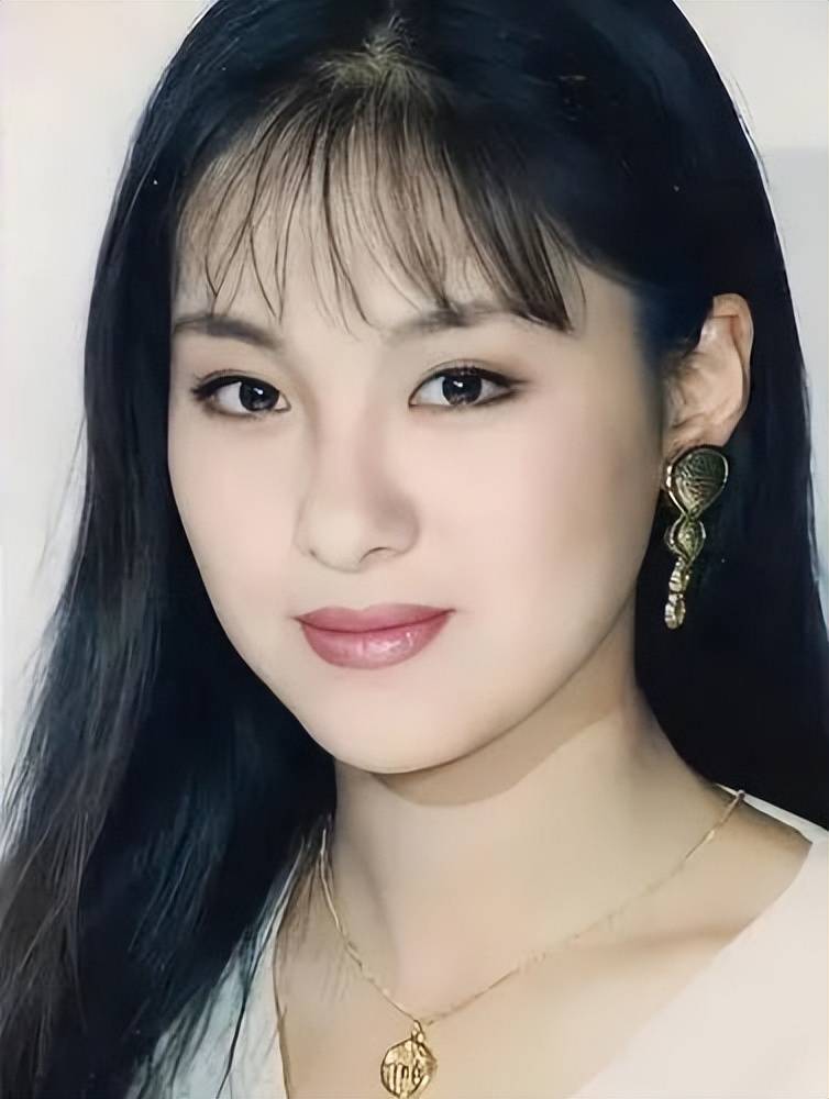 沈傲君在剧中饰演的李天骄,凭借着精湛的演技,把角色刻画得入木三分