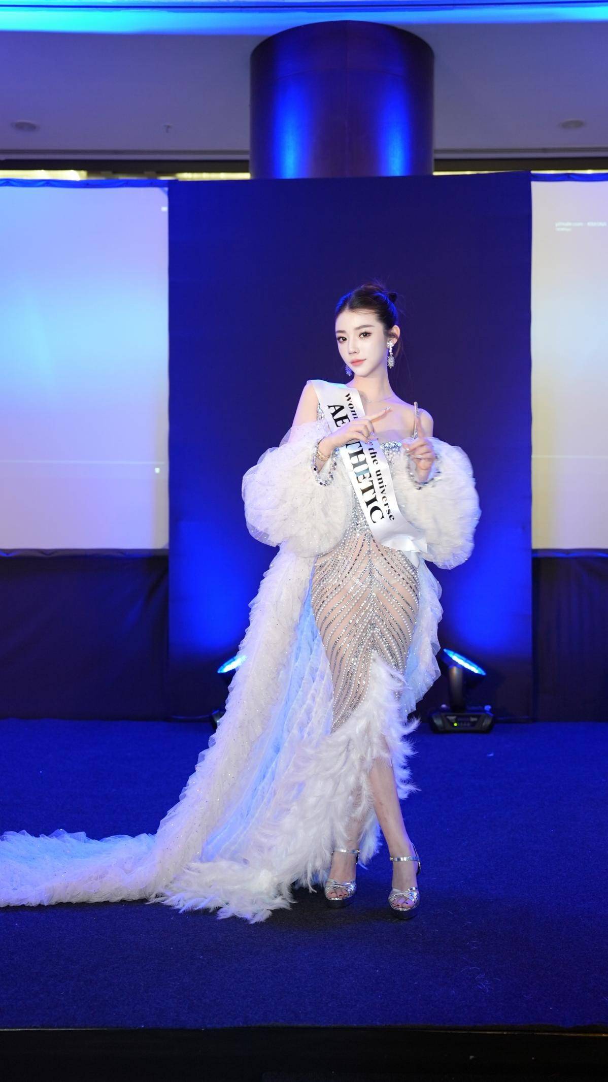 孙多慈荣获2024 世界环球小姐世界冠军