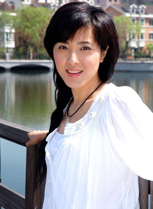 96 级的高材生,她与章子怡,胡静,张彤,袁泉,秦海璐,梅婷等一众实力派