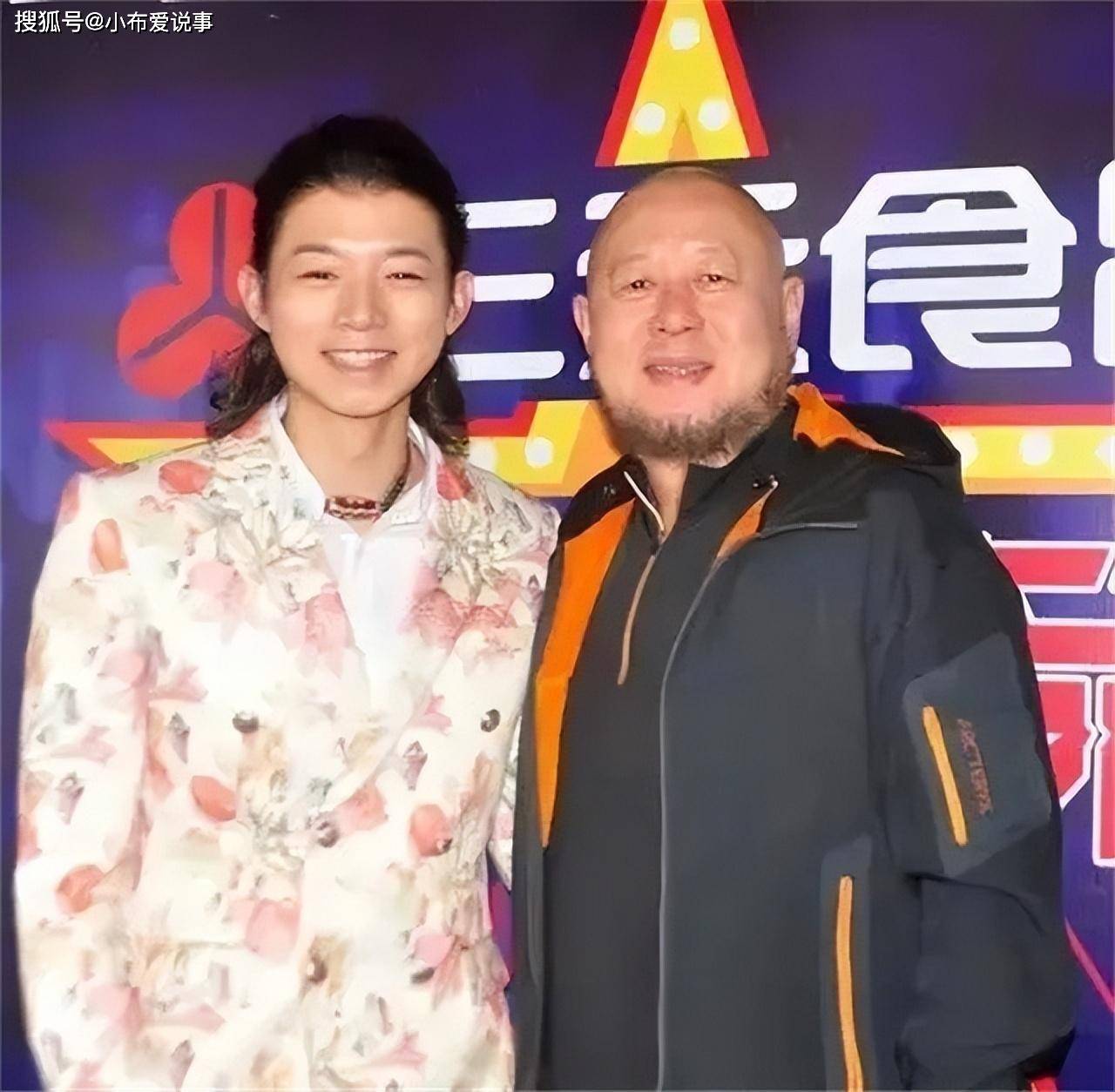 同时,火风的前妻仲小萍和现任妻子姜华相谈甚欢,宛如姐妹