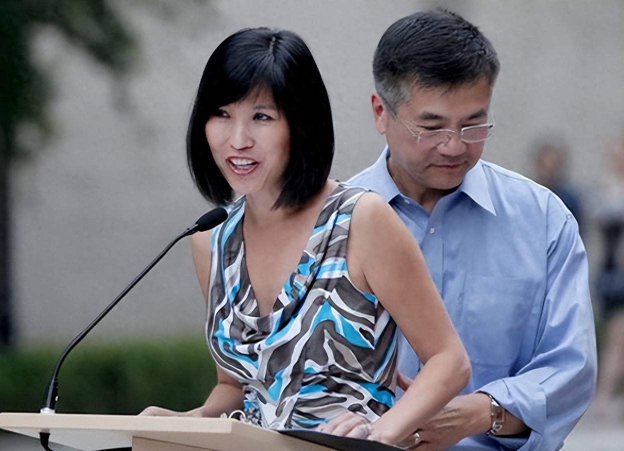 美国首任华人州长骆家辉,前妻是蓝妮的孙女,两人相守21年离婚