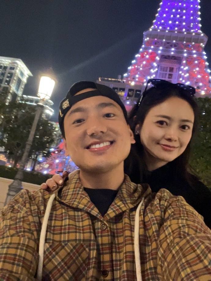 海来阿木晒与妻子同游澳门,冲着一句澳门不大,直接一口气拿下!