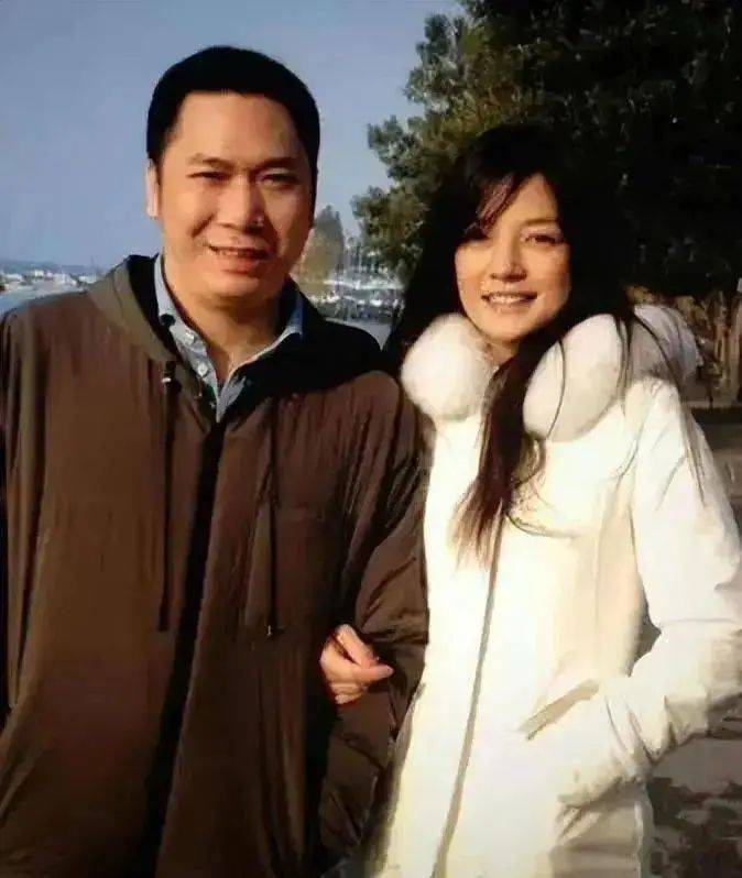 原创48岁赵薇宣布离婚前夫黄有龙被曝欠债753亿她忍了5年才解脱