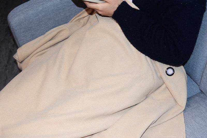 科技与舒适的完美融合 酷轻松石墨烯多功能发热披肩盖毯