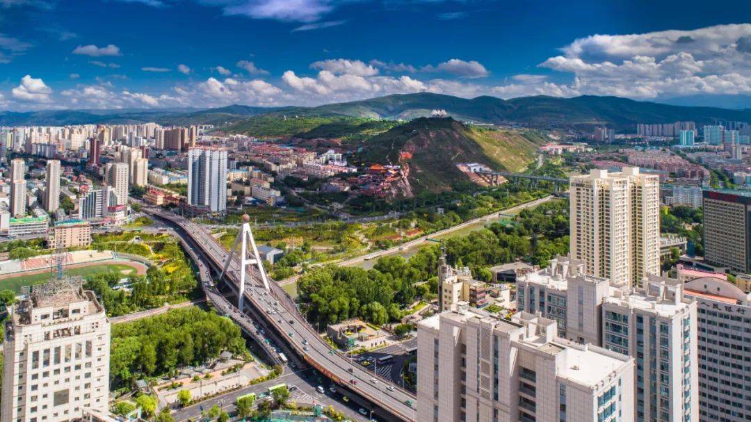 青海西宁晶珠广场:越来越多企业聚焦西宁