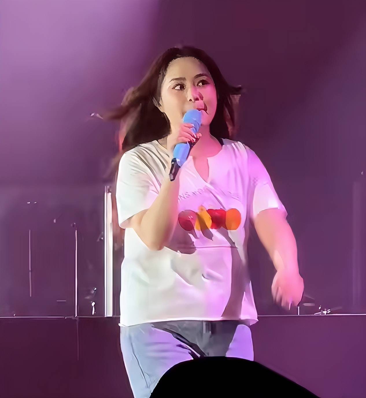 彻底放飞自我?阿娇最新演出胖成"阿爆",演出划水全靠阿sa拯救