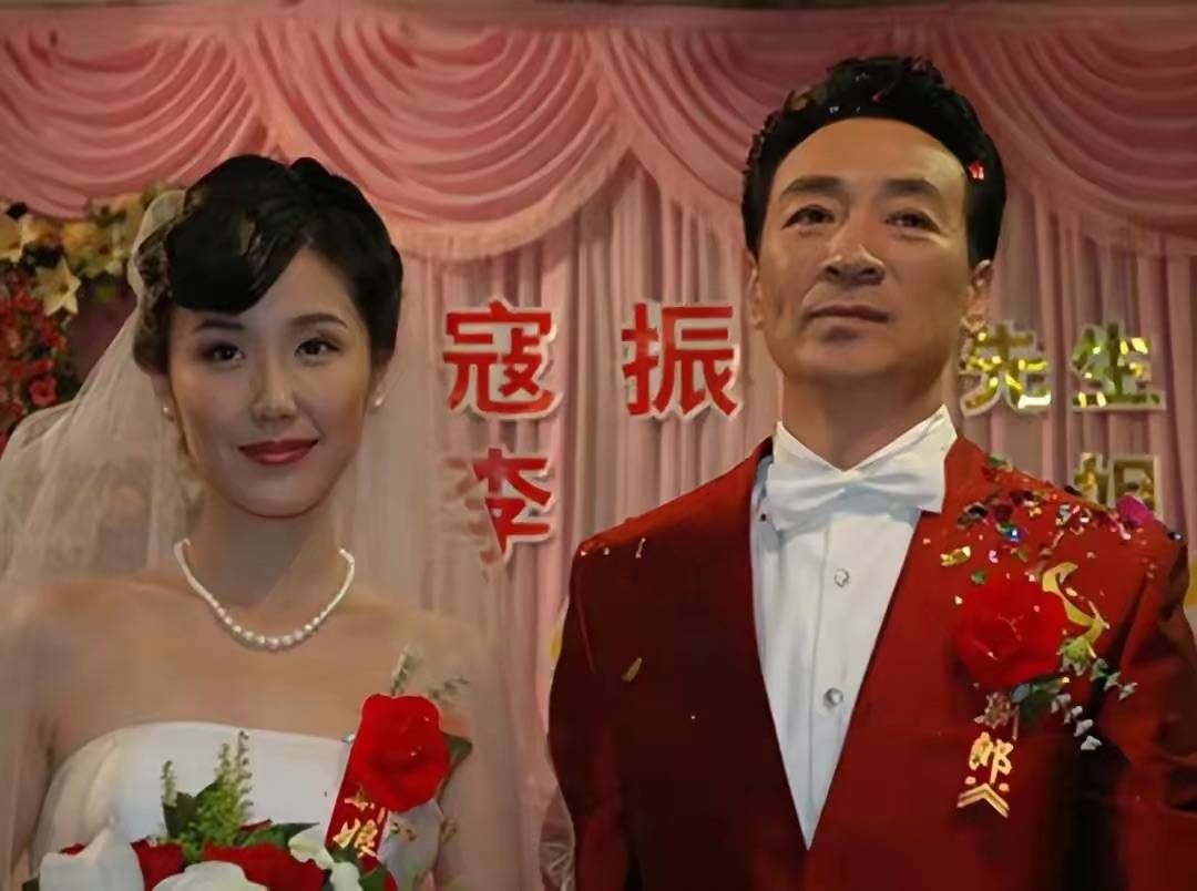 71岁寇振海携全家送祝福,小21岁娇妻发福,三个孩子首次同框_妻子_因为
