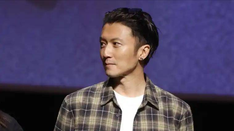 谢霆锋被爆全家在小日子过圣诞,三代同堂很温馨,拉姑笑的合不拢嘴