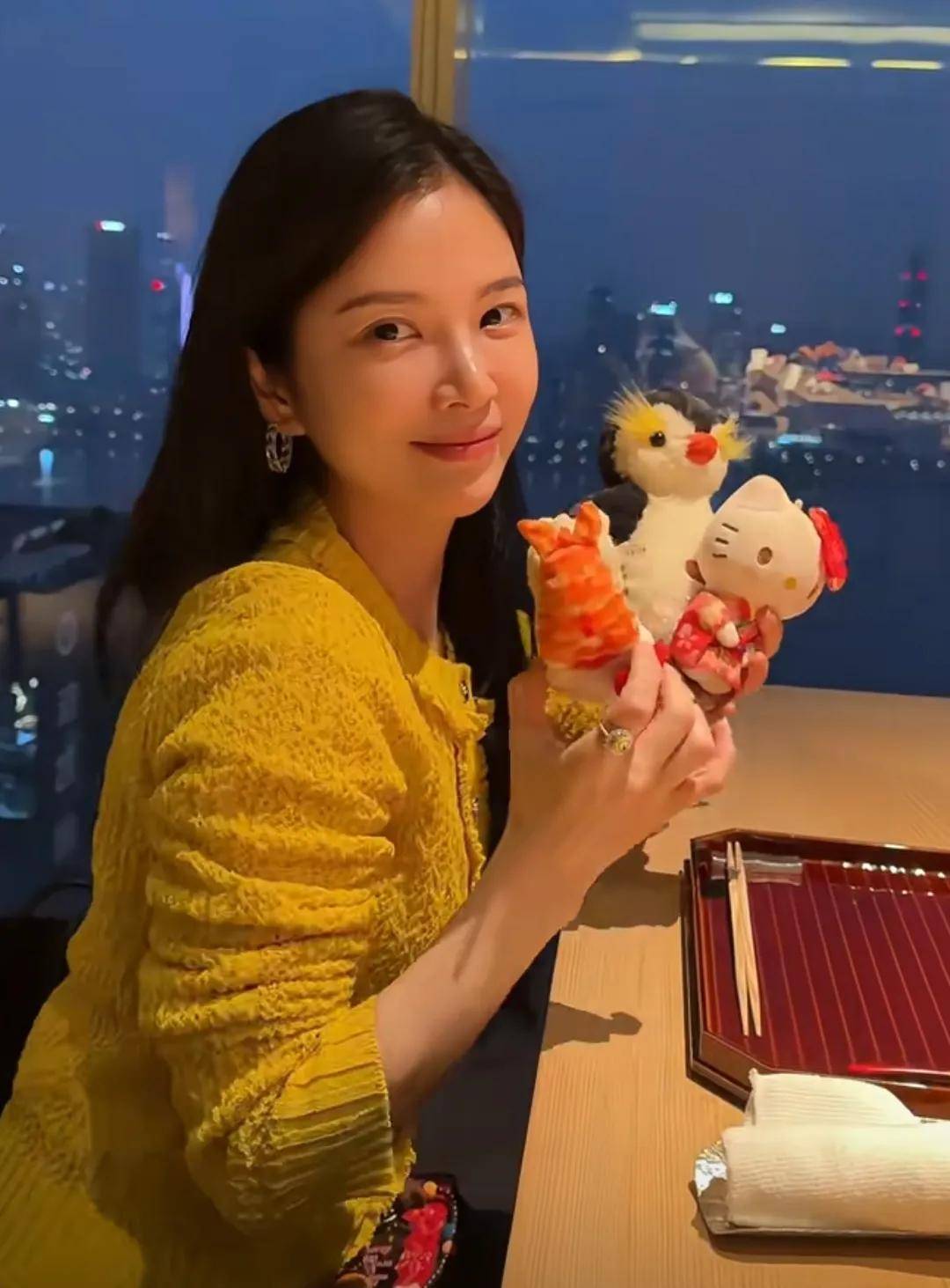 杜淳老婆王灿有洁癖,坐高铁住酒店都要消毒,做烤瓷牙撞脸宋慧乔