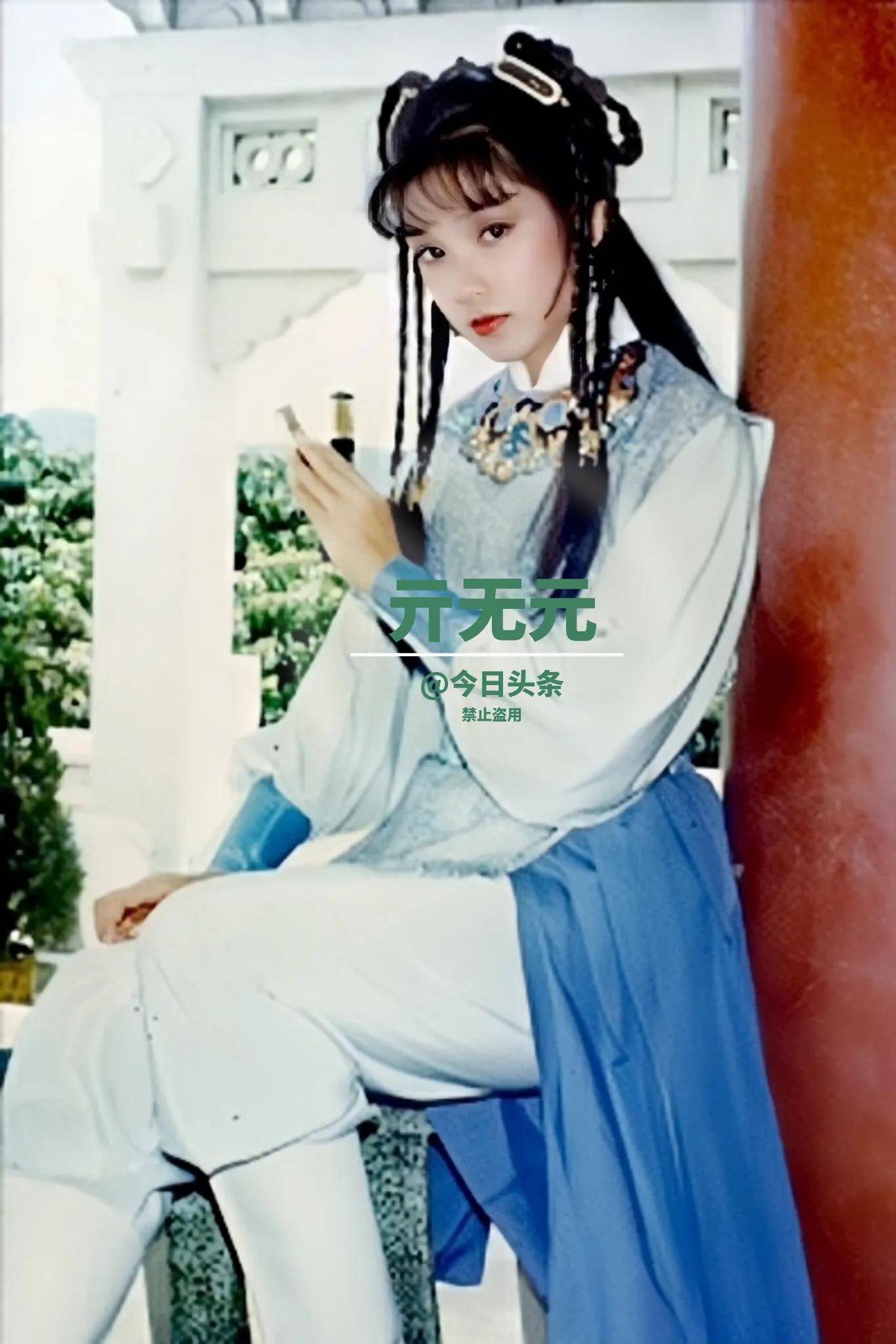 戚美珍出生于眼镜世家,1980年进入无线电视第十期艺员训练班学习,毕业