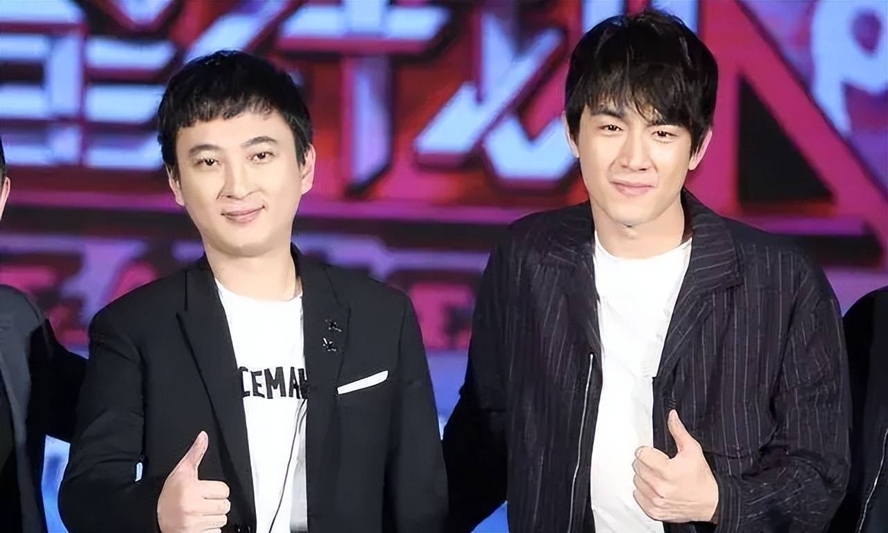 不仅如此,两人特别喜欢"腻歪",林更新总喜欢叫王思聪"老公",他那个"