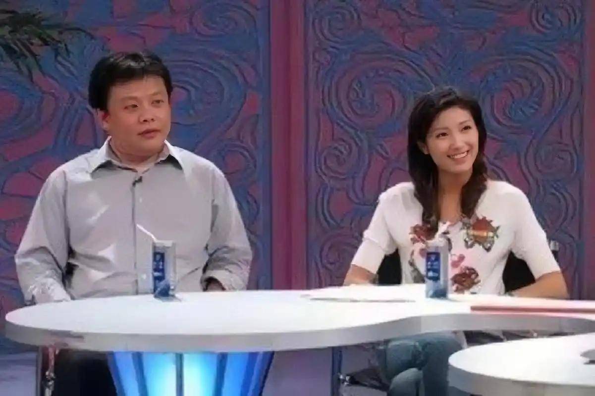春妮蒋虎离婚16年,她转身嫁给刚强生活幸福,他54岁仍孤单一人_徐春妮