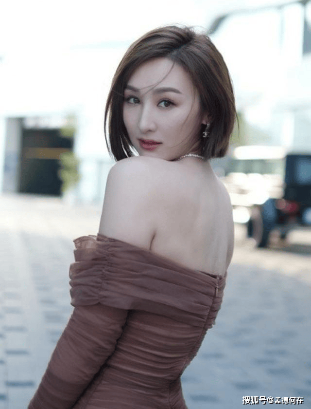 这也太馋人了!38岁高海宁,这身材着实饱满啊!_气质_线条_活动