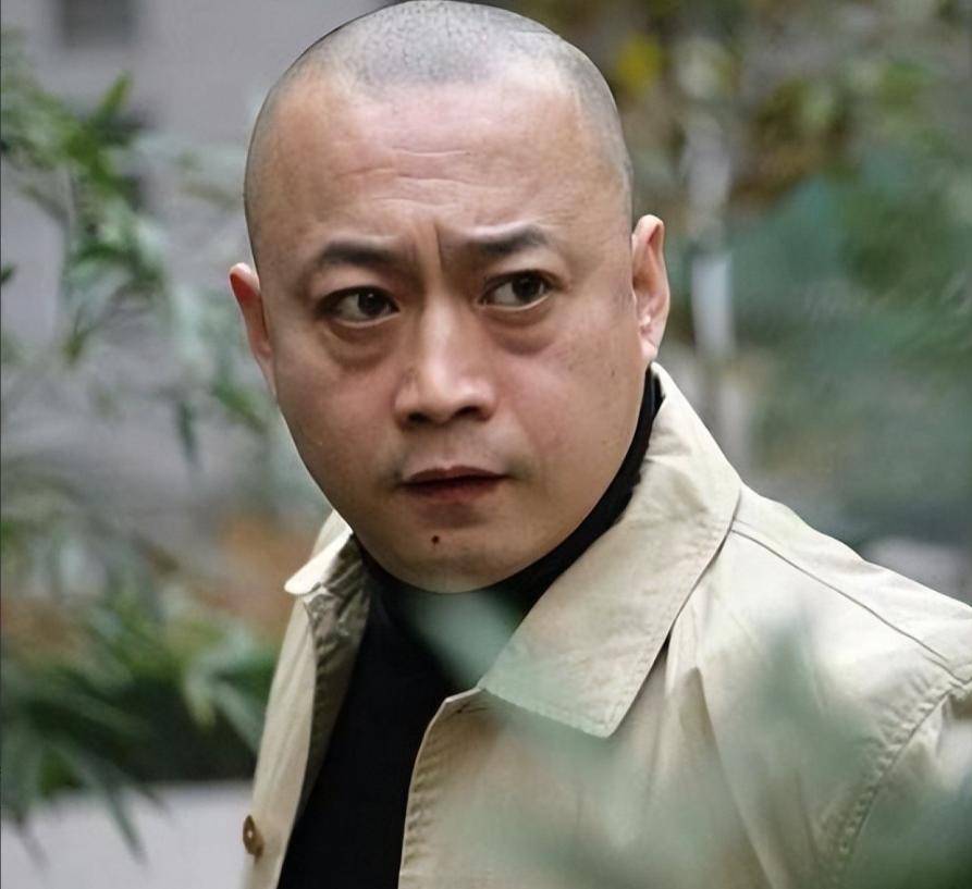 凭借在多部影视作品中精湛的演技,王宝德荣获了,国家一级演员,的殊荣