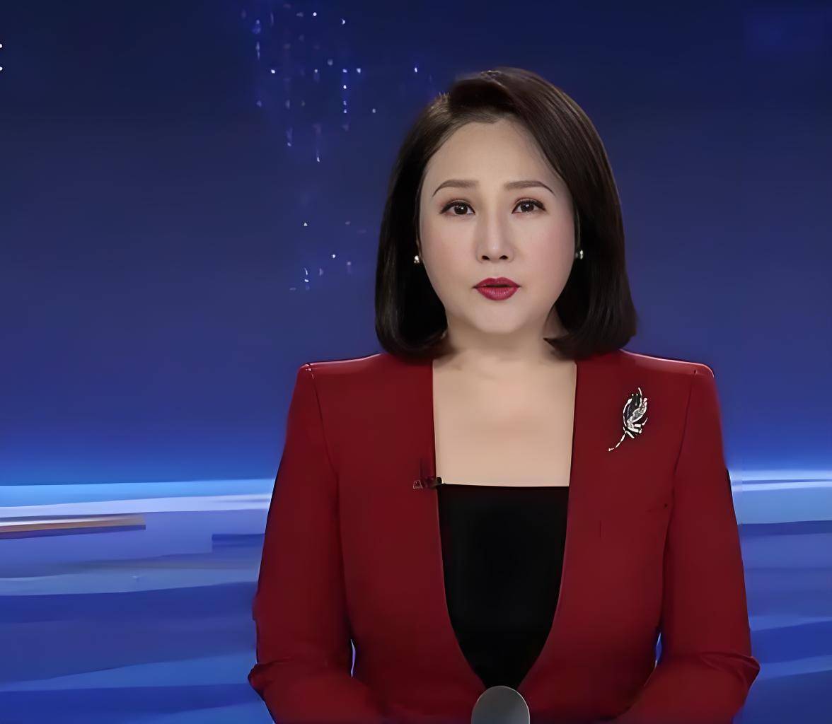 54岁珠江台主持徐洁:从年轻美到老,坚守26年赢广东观众一致好评