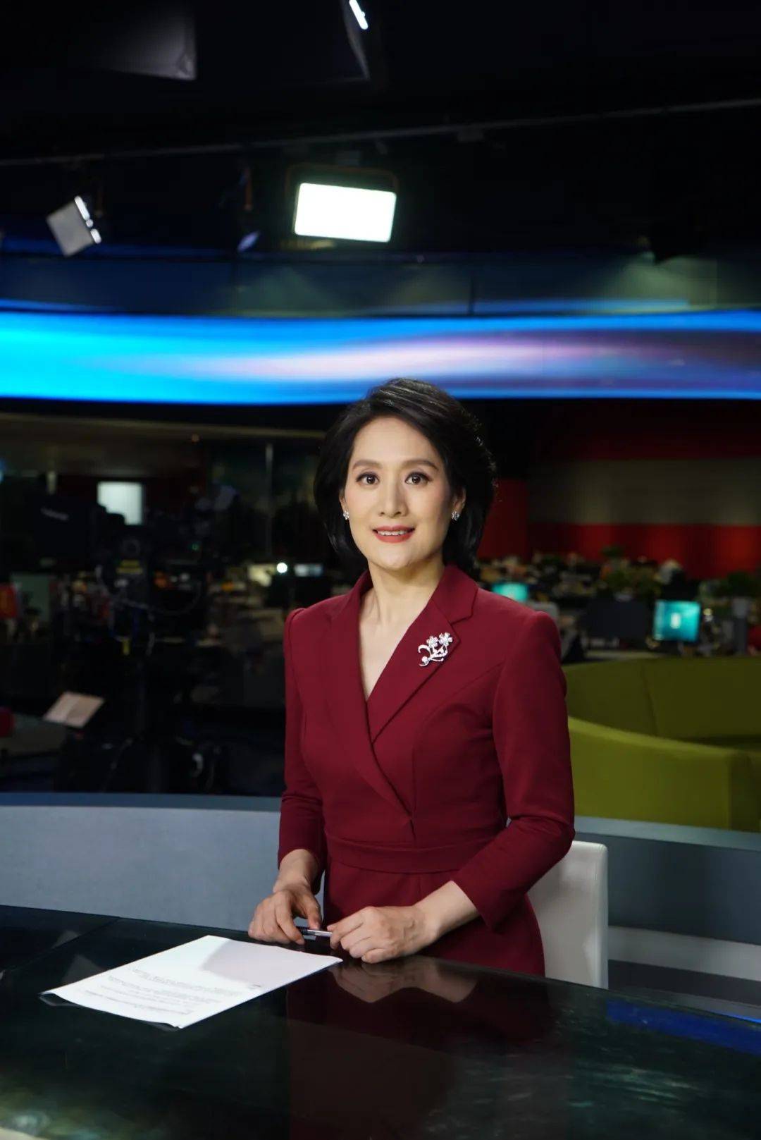 上海首位00后新闻女主播杨千,嗓音酷似王菲,全网粉丝数百万