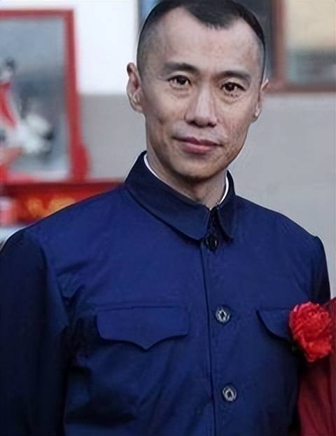 郑昊:娶了圈外妻子,婚后生一女,幸福美满
