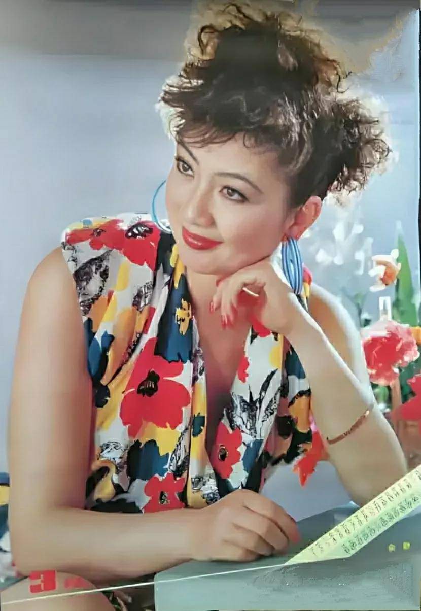 —1993年芳彩:周晓芬伊丽公主