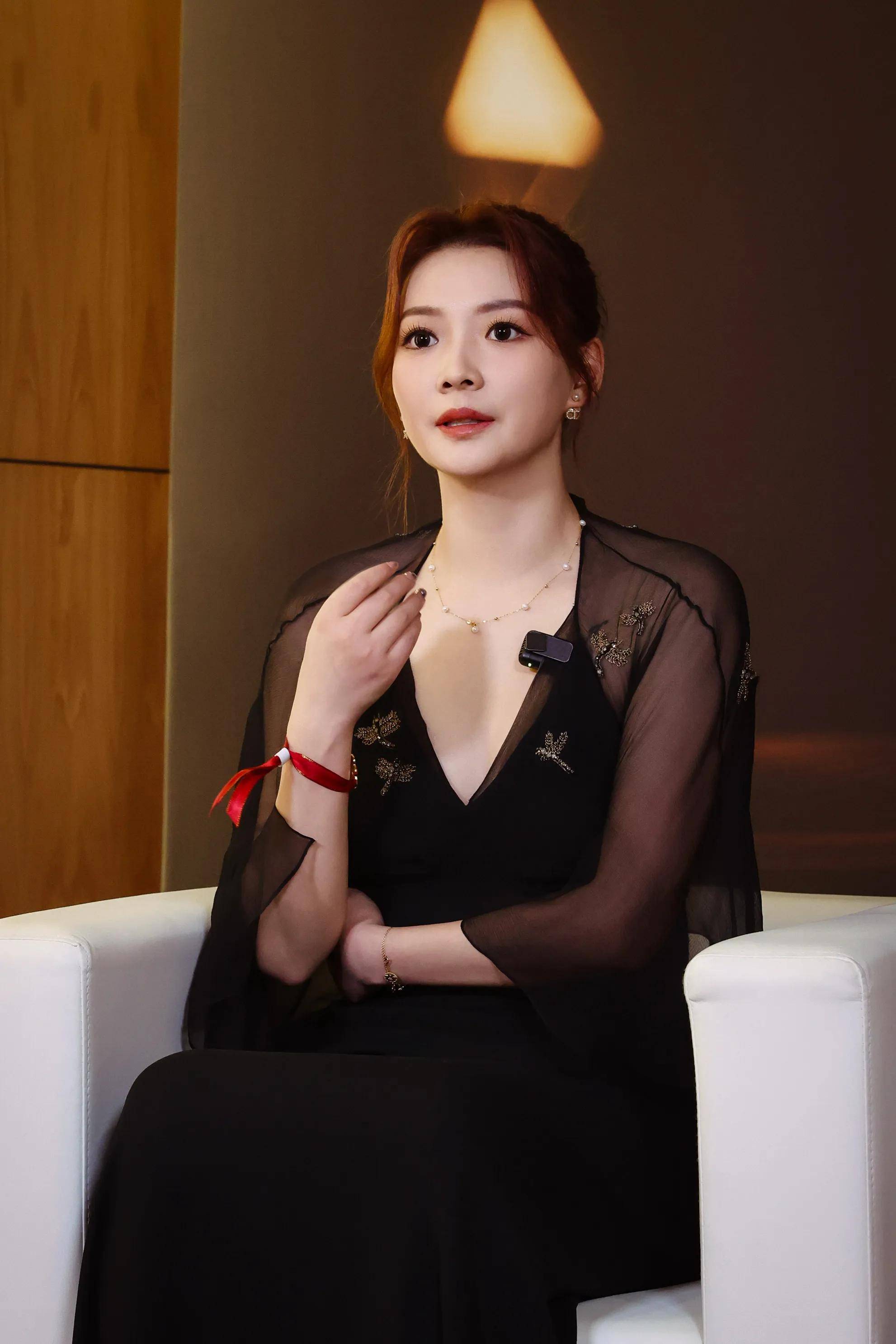 "雅思"组合谢幕!郑思维开启直播带货,黄雅琼退役安置曝光,发声表态