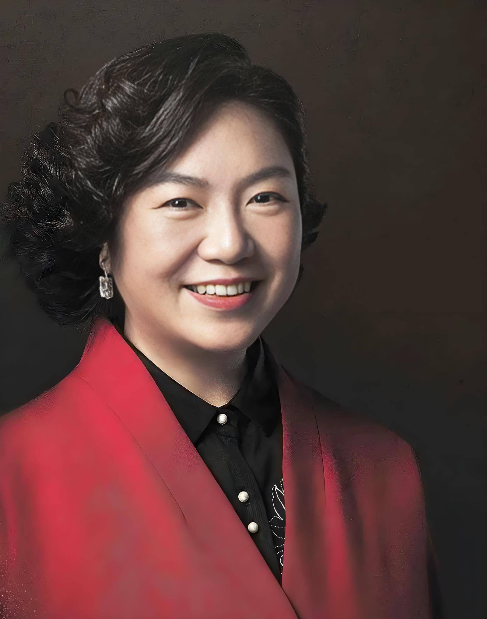 她是国家话剧院史上首位女院长,管一大帮著名演员,55岁仍未婚