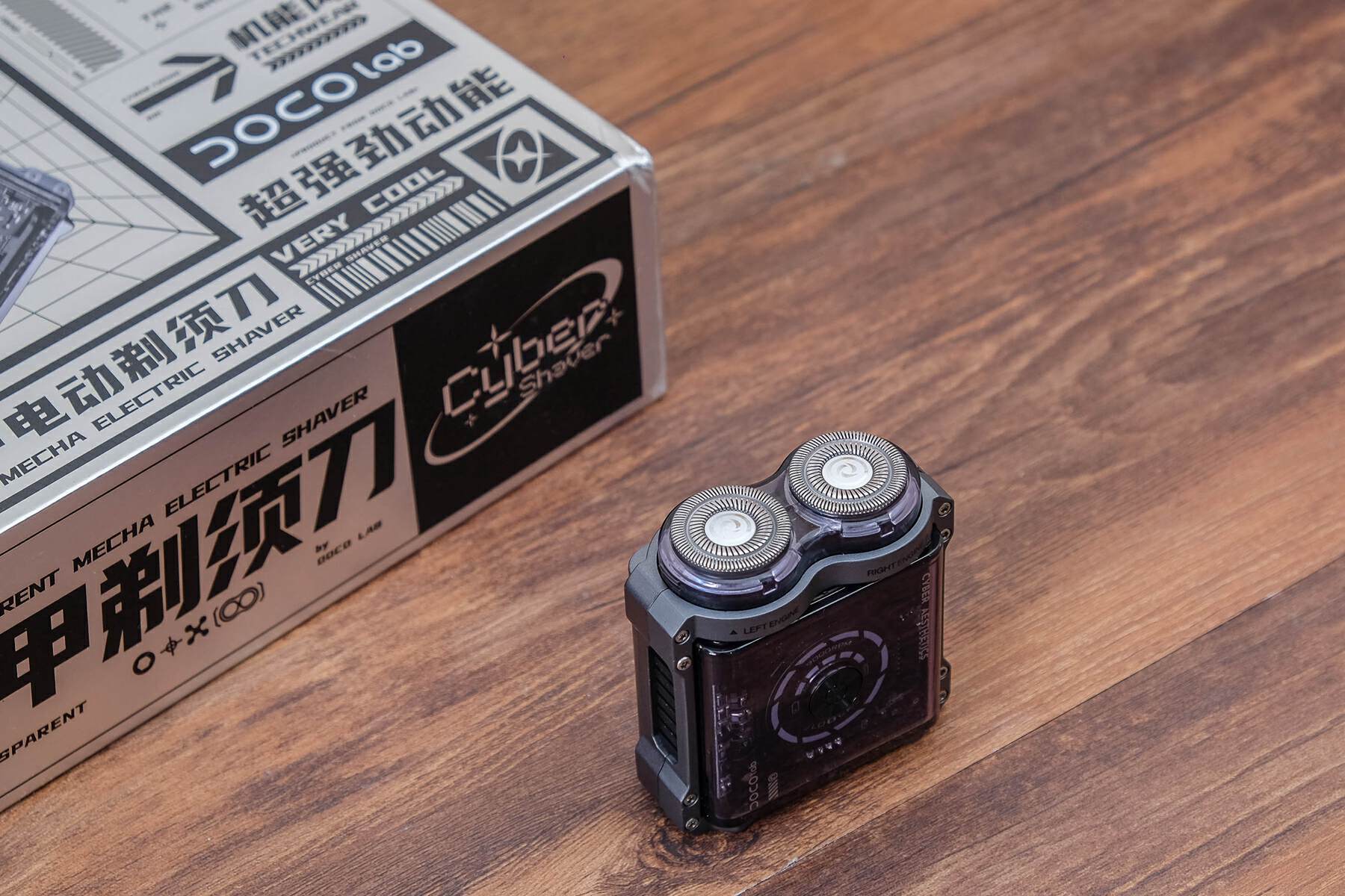 DOCO电动剃须刀体验：未来感透明机身，剃须也能成为潮酷仪式感