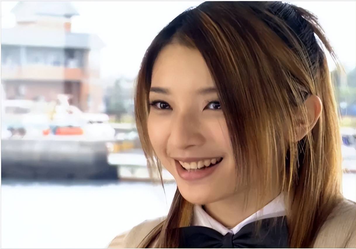 许玮伦许玮伦是台湾的女演员,长相清纯可爱,最开始出道的时候,还曾