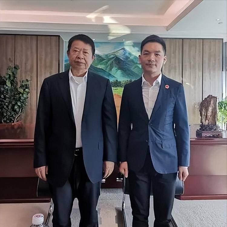 3亿换儿子点头!发妻病逝仅1年娶小25岁模特,如今身价高达上千亿_陈景河_赖金莲_钱冰