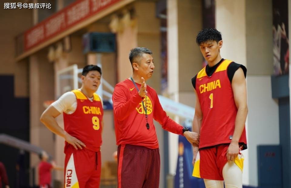男篮集结名单曝光9人：周琦赵睿领衔老将回归 李炎哲首次入选