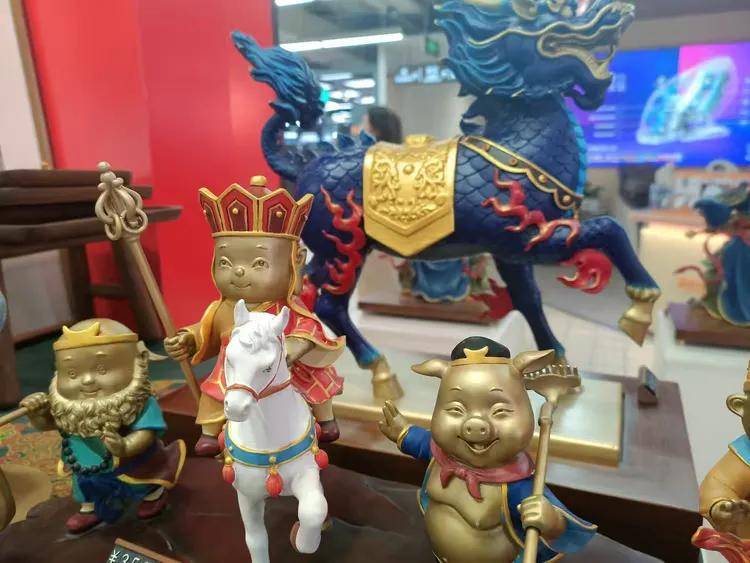 牟福香诗词赏析：新年与自然之美