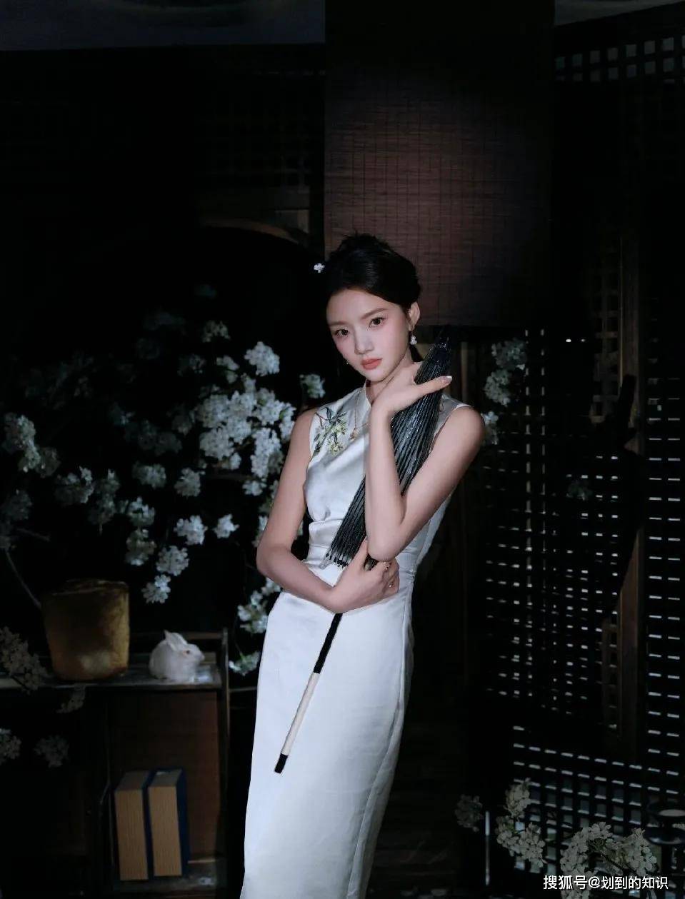 春晚这一夜，任敏找到了自己的定位，王菲嗓音给所有歌手提了个醒_基本功_晚妆_必修