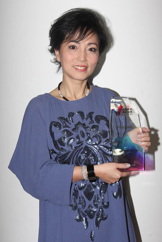 苑琼丹:从"黄金配角"到喜剧女王,港片时代不朽的幽默符号