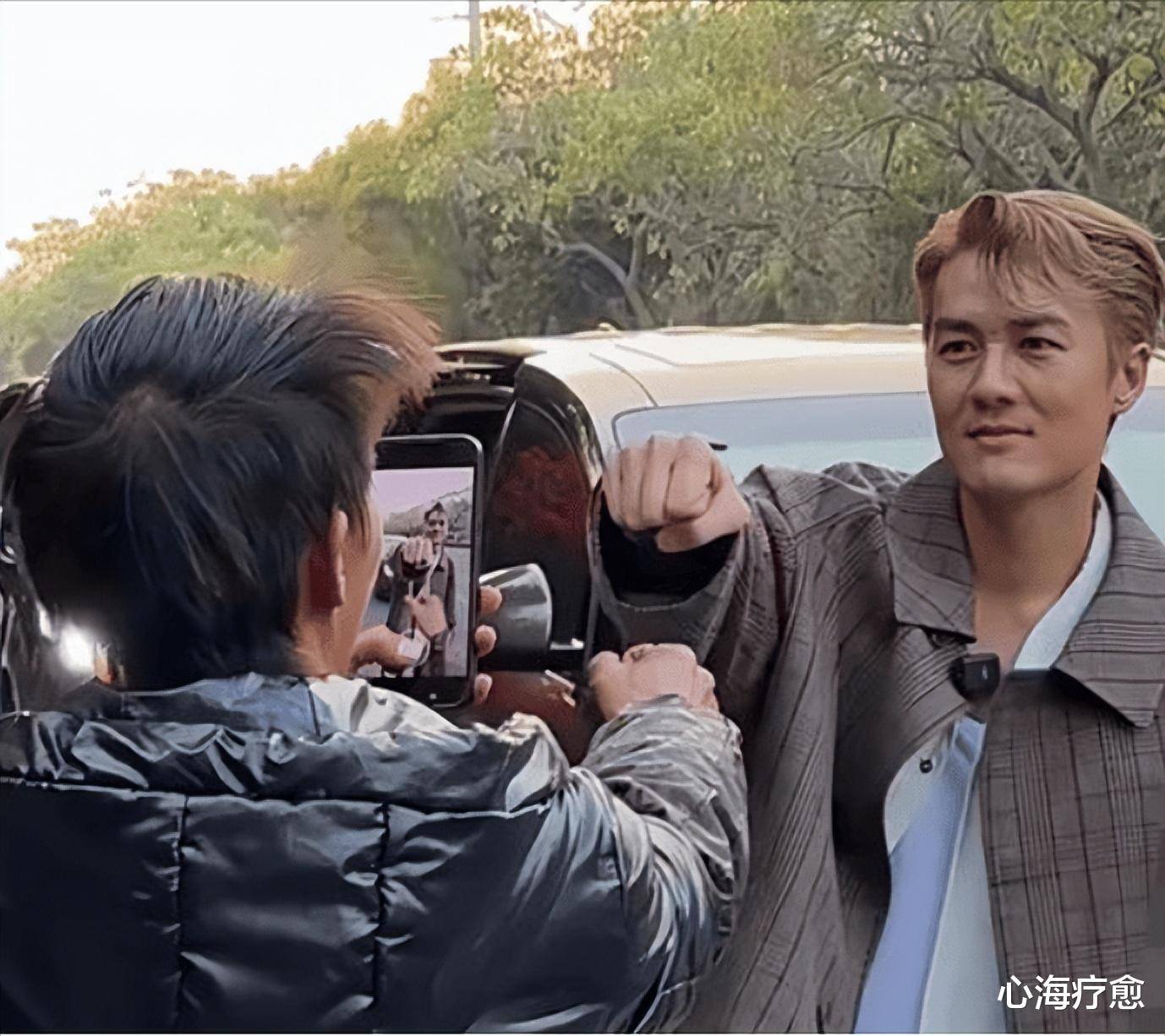 吴克群广西街头挑战:100元买遍水果一条街,变身网红引发热议!