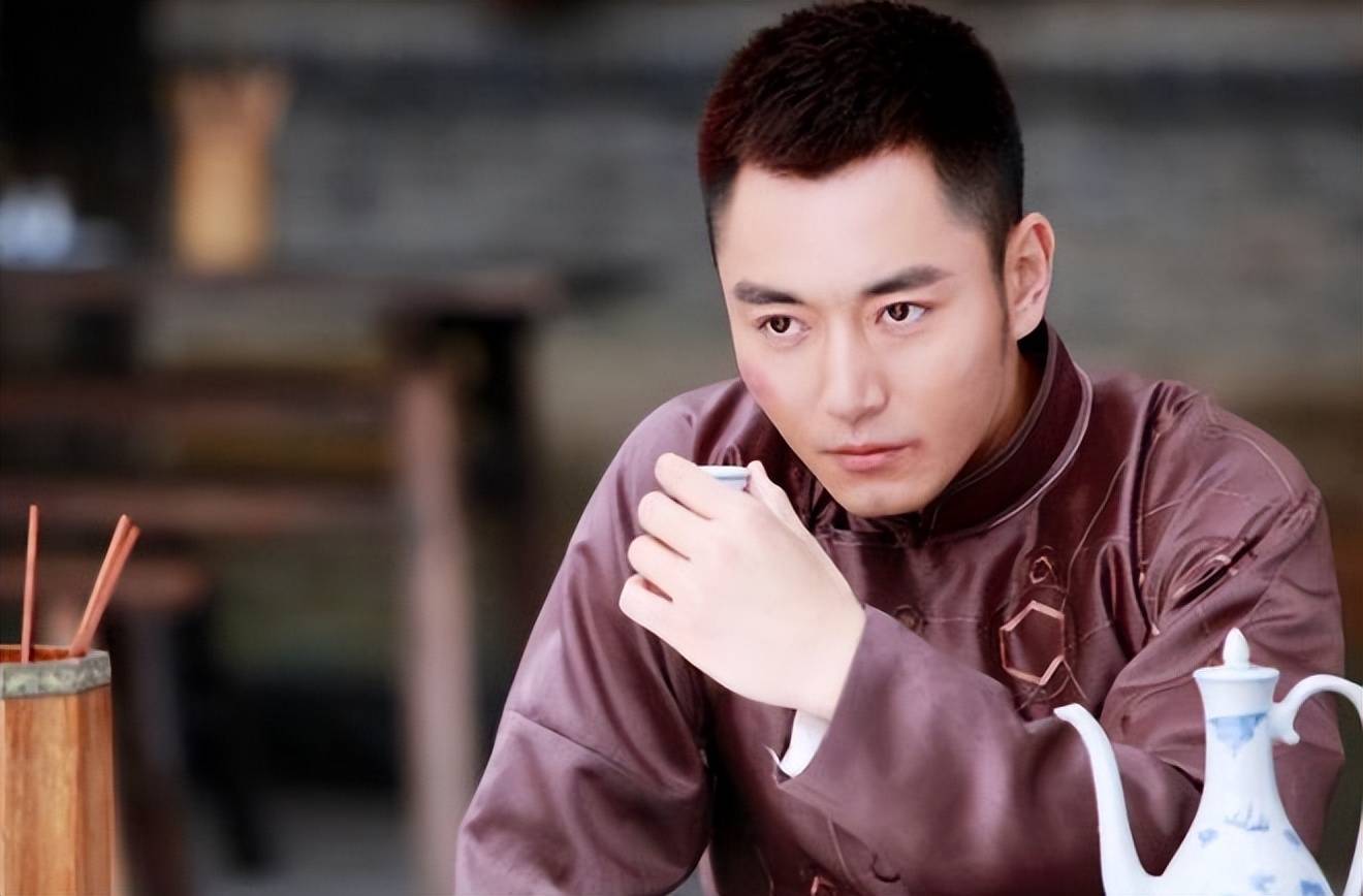 《甄嬛传》果郡王扮演者李东学,为何在大火后选择消失?一直是迷