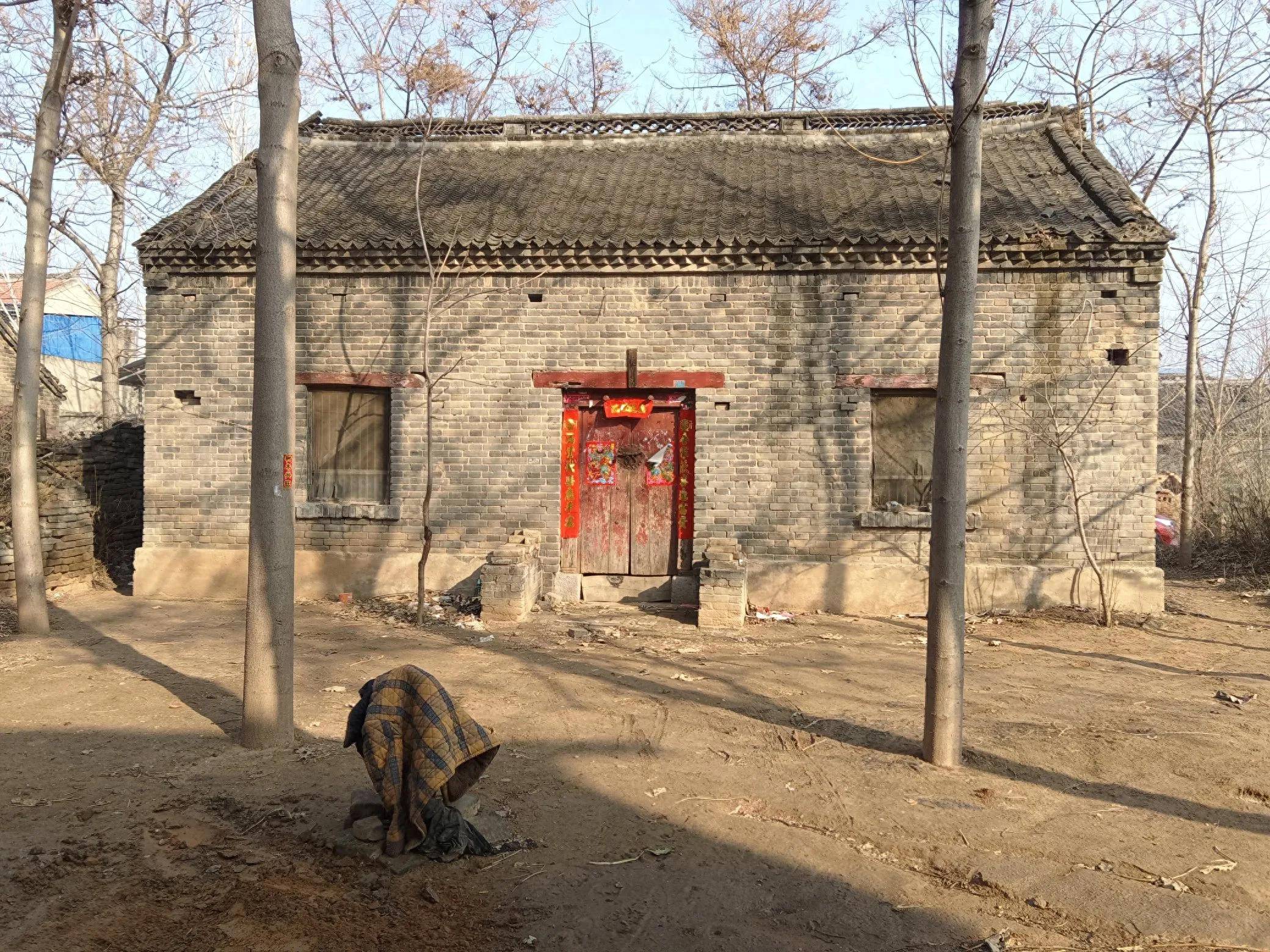 砖瓦房里的旧时光,尽显岁月沧桑