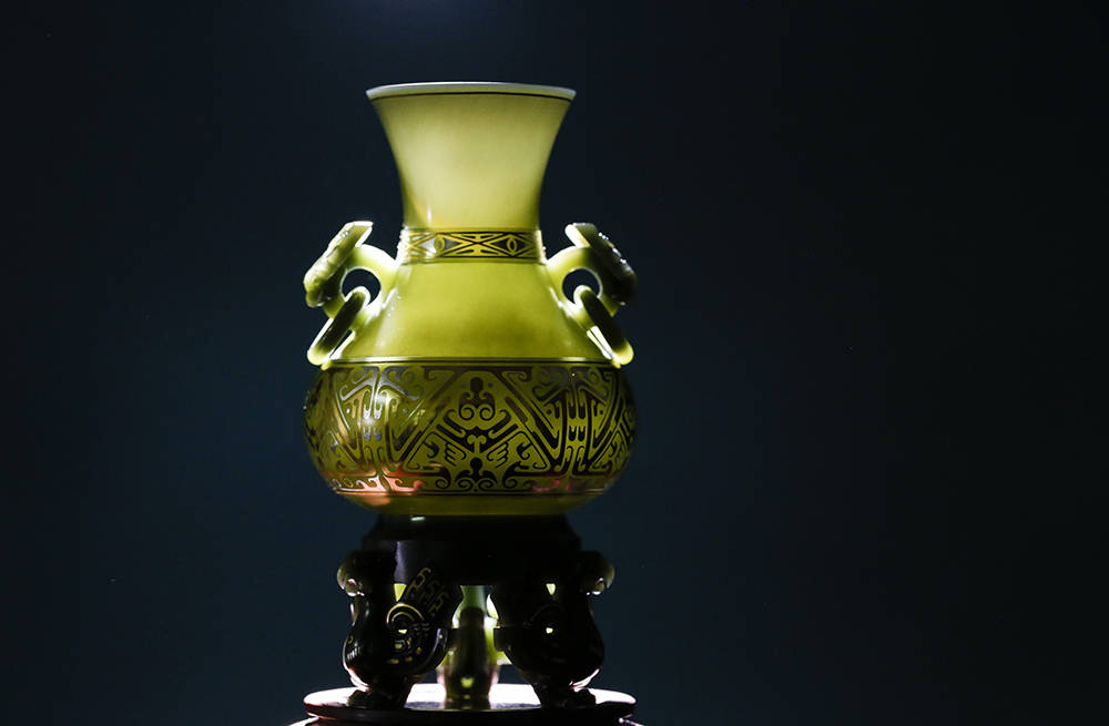错金银立鸟壶，新疆和田玉青玉器皿，青铜物化，金玉生辉_工艺_