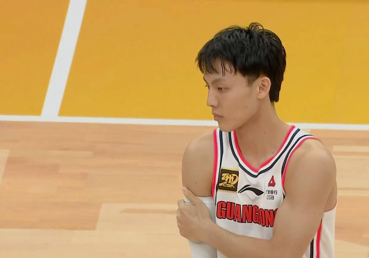广东男篮强势阵容调整，胡明轩搭档特雷