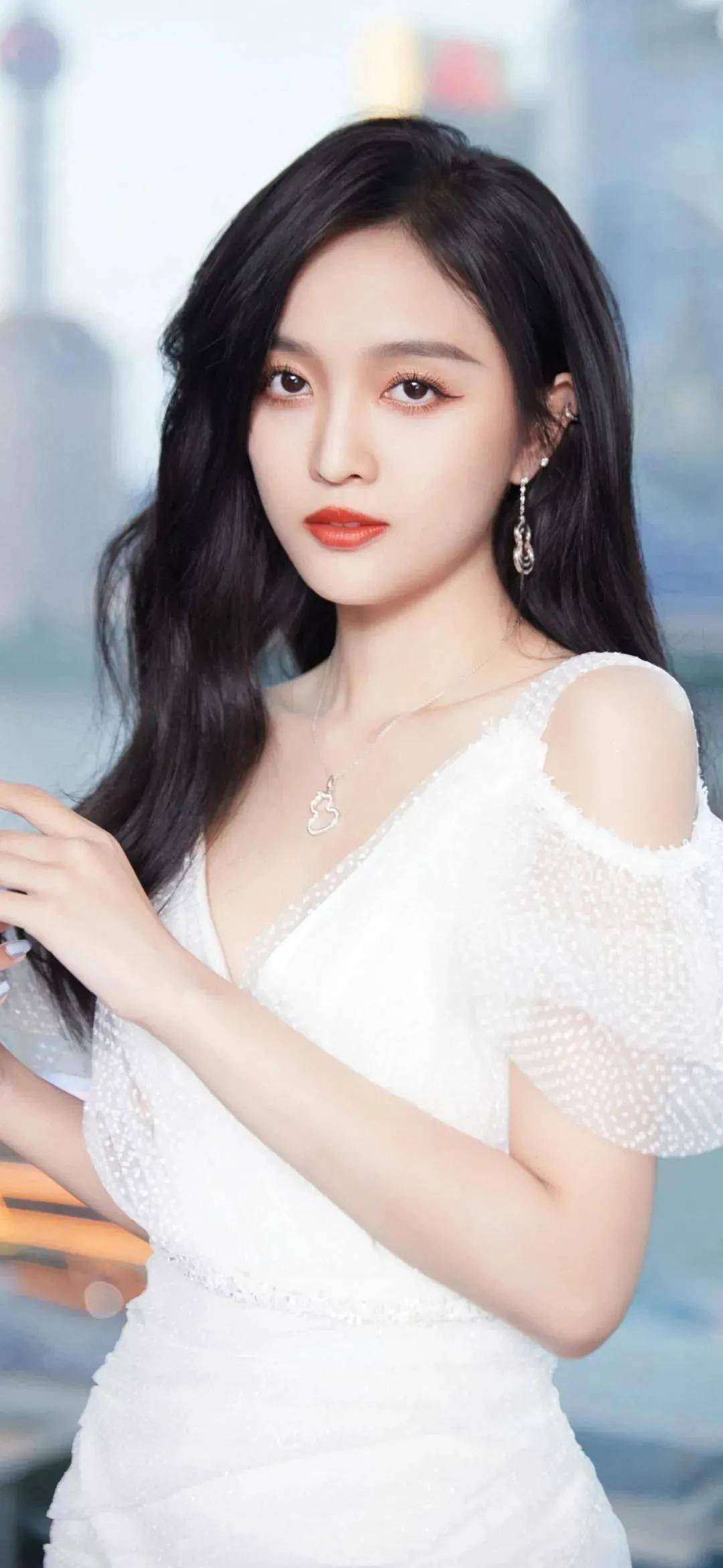 "甜美女神"吴宣仪