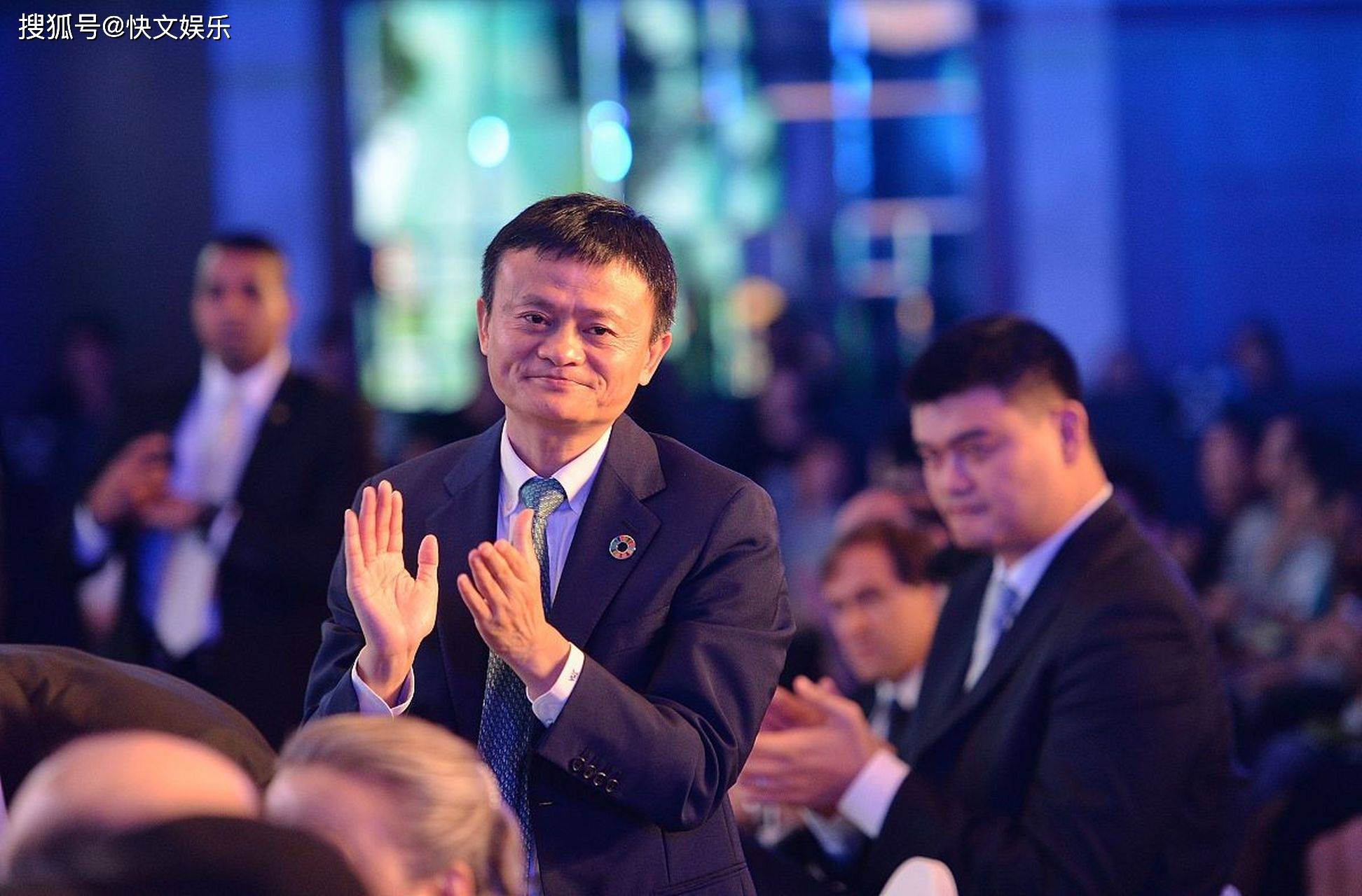 马云亮相中央民营企业座谈会：回归引发高度关注 马云重返公众视野：在民营企业座谈会上的新起点