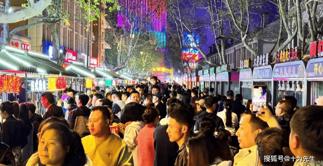 乳山炸甩摊背后的家庭故事：温暖与坚韧