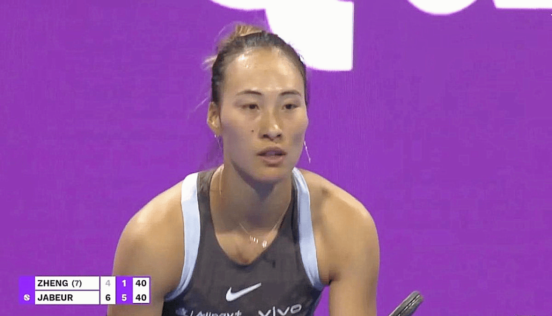 WTA1000迪拜站：中国女网遭遇三连败，郑钦文独挑大梁面临严峻挑战