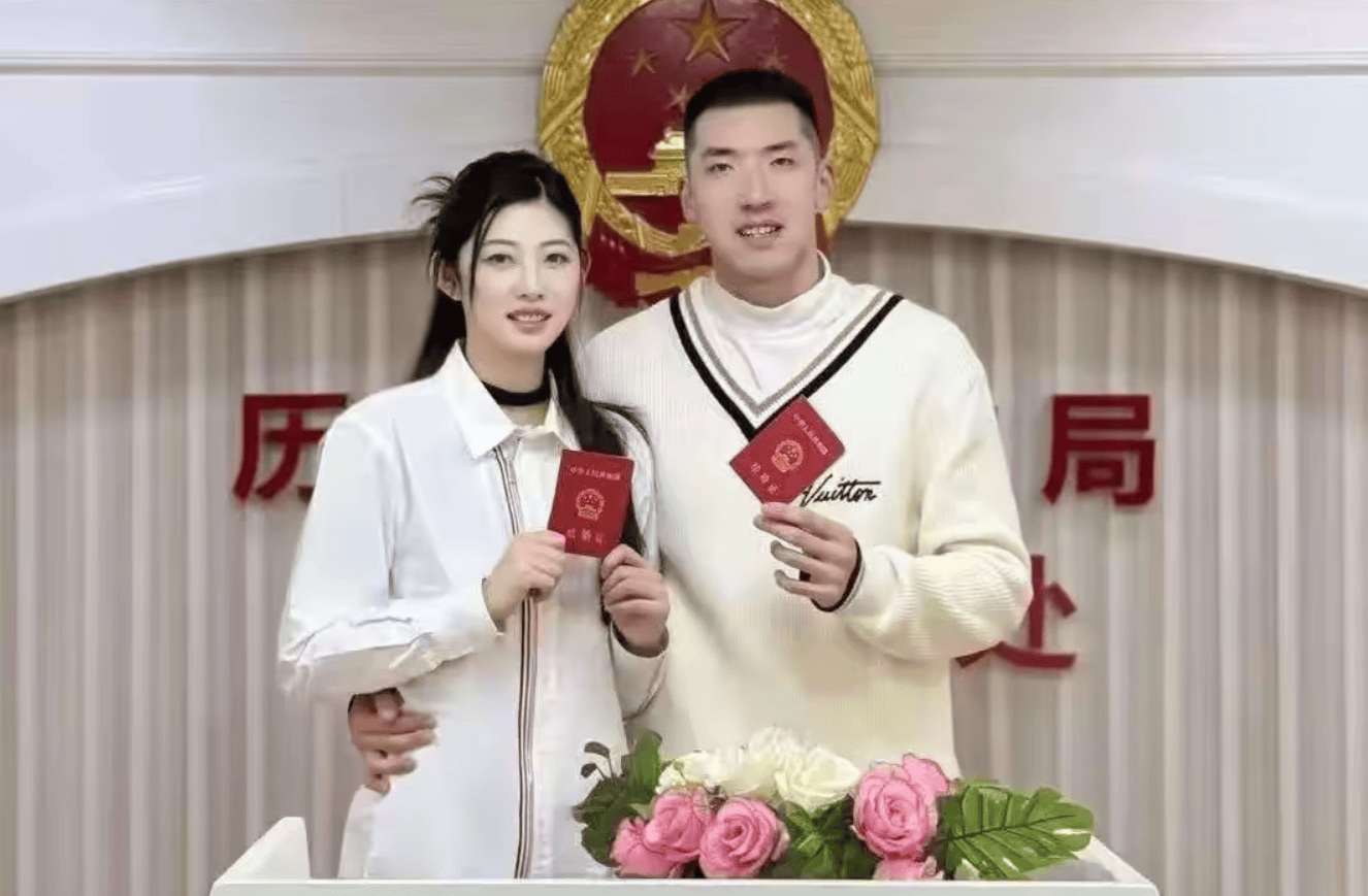 曝陶汉林与1米9长腿美女领证结婚 曾与女网红相恋今终成家立业