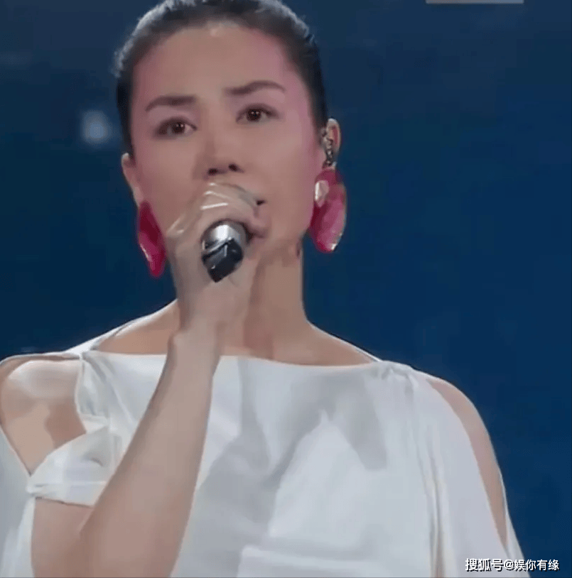 王菲：时尚界的低调高级风引领者，王菲的穿搭魔法：舒适与高级感并存