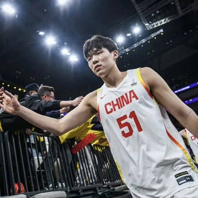 42分大胜日本，中国男篮替补席上杨瀚森的落寞 中国男篮亚预赛赢球背后：杨瀚森的尴尬处境
